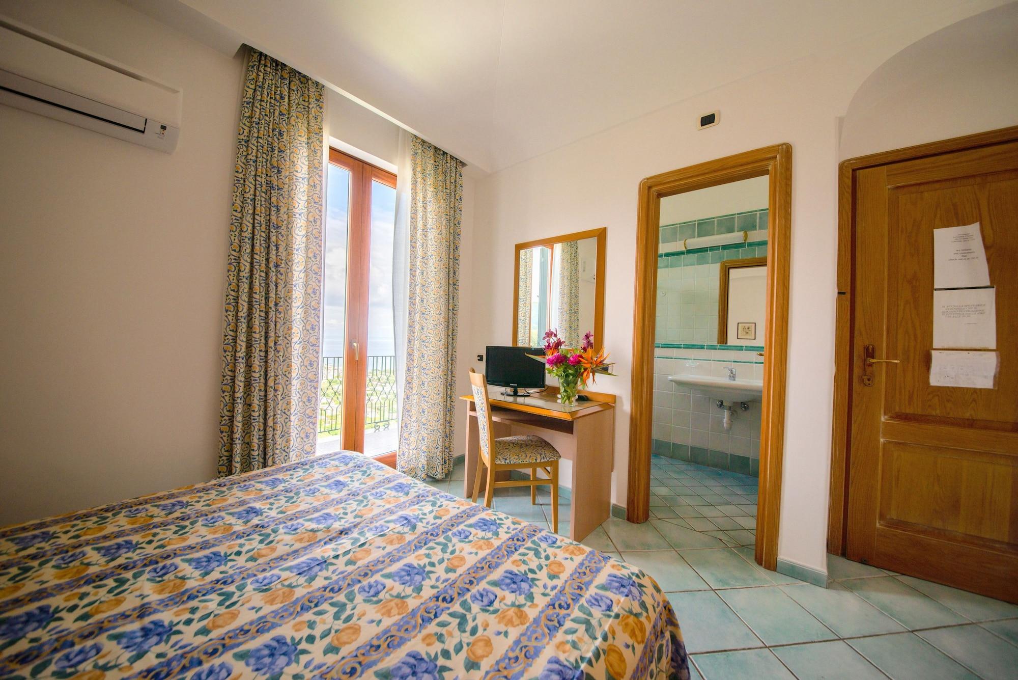 La Capannina - Hotel & Apartments Ischia Bagian luar foto