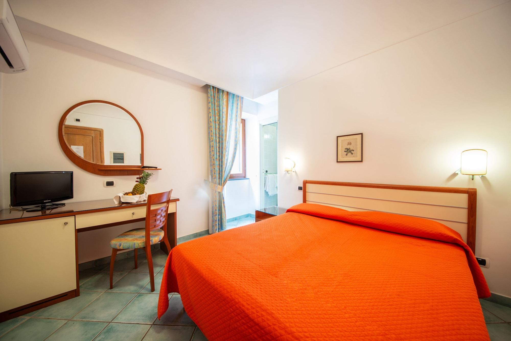 La Capannina - Hotel & Apartments Ischia Bagian luar foto