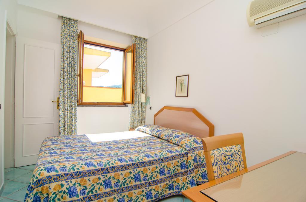La Capannina - Hotel & Apartments Ischia Bagian luar foto