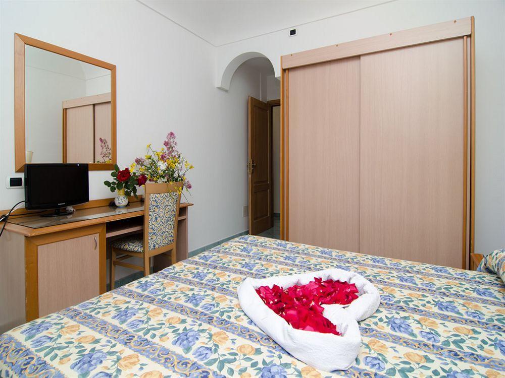 La Capannina - Hotel & Apartments Ischia Bagian luar foto