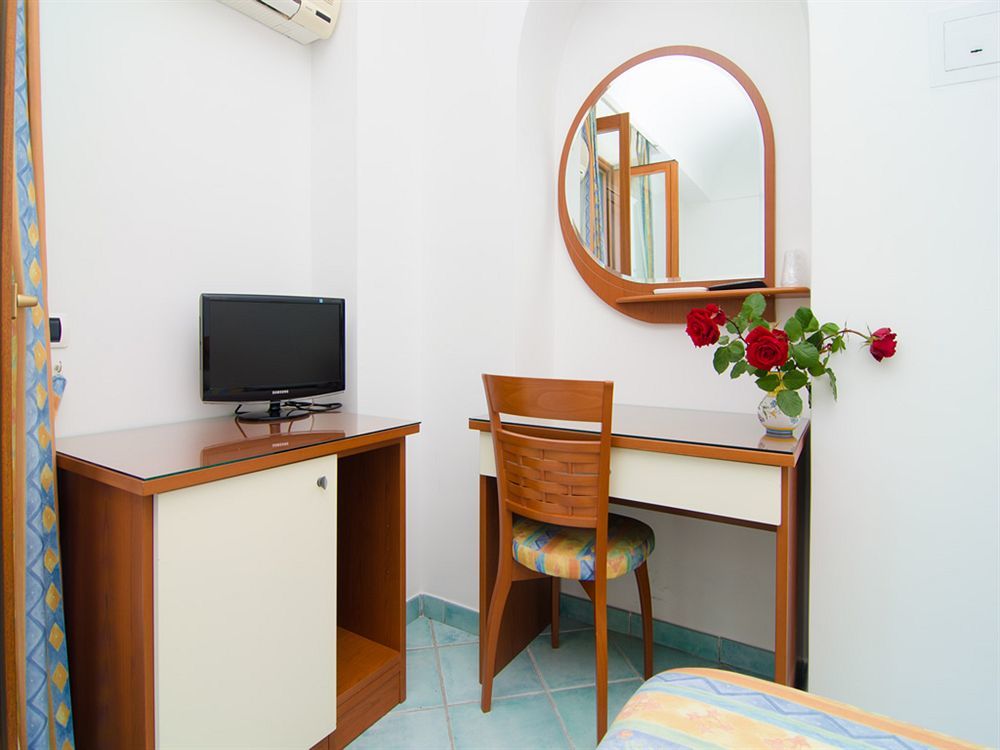 La Capannina - Hotel & Apartments Ischia Bagian luar foto