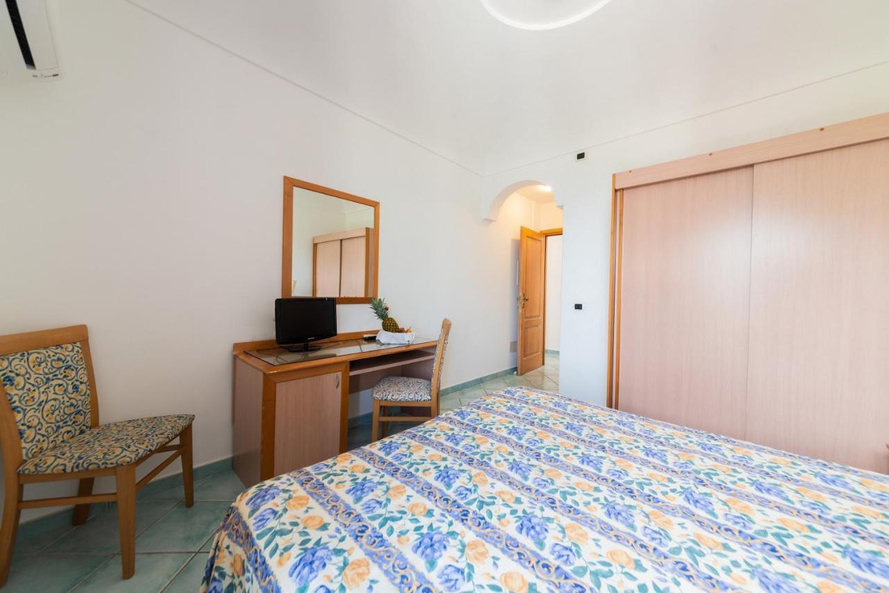 La Capannina - Hotel & Apartments Ischia Bagian luar foto